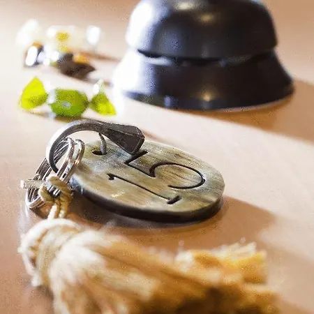 Hotel Logis Hotel-restaurant Le Commerce 3*