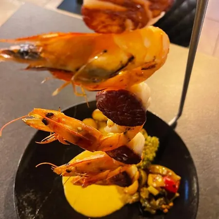 호텔 Logis Hotel-restaurant Le Commerce 3*