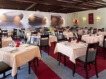 Logis Hotel-restaurant Le Commerce 호텔