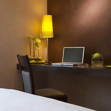 Logis Hotel-restaurant Le Commerce 호텔