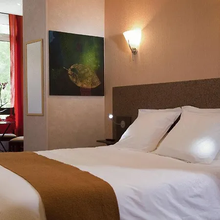 Logis Hotel-restaurant Le Commerce 호텔 리우페로