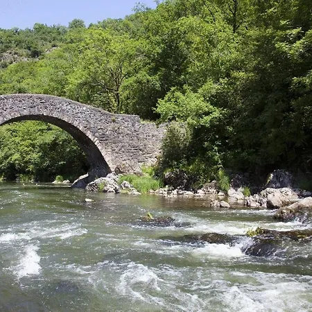 Hotel Logis Hôtel-restaurant Le Commerce 3*