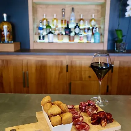 Logis Hotel-restaurant Le Commerce 호텔