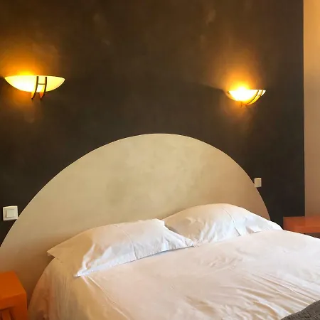 Logis Hotel-restaurant Le Commerce Otel Rieupeyroux (Aveyron)