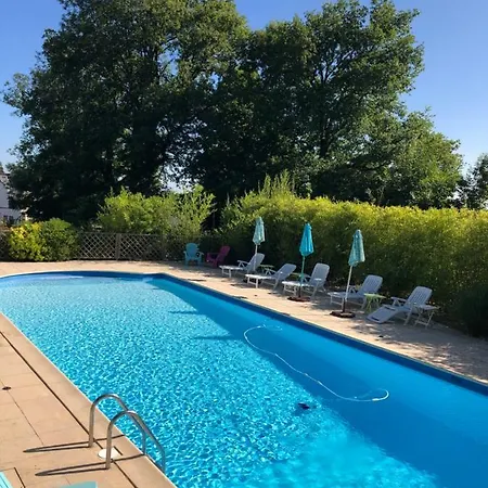 Hotel Logis Hotel-restaurant Le Commerce